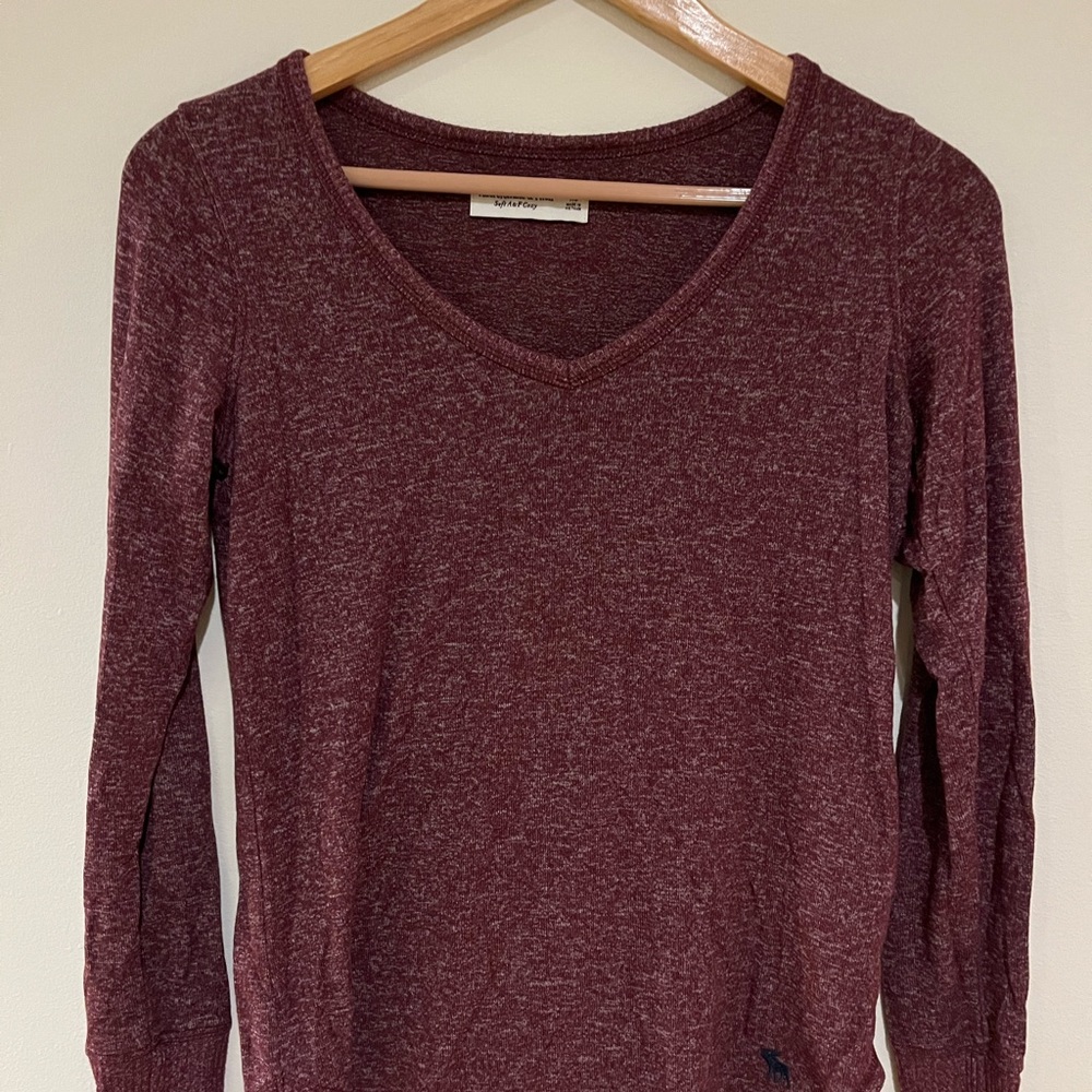 Long sleeve v-neck bundle